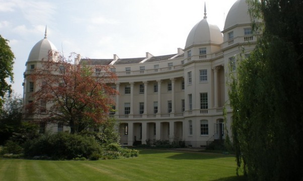 Qué debemos tener en cuenta al elegir una escuela de negocios