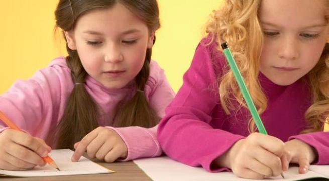 Aprendiendo a escribir: escritura en espejo