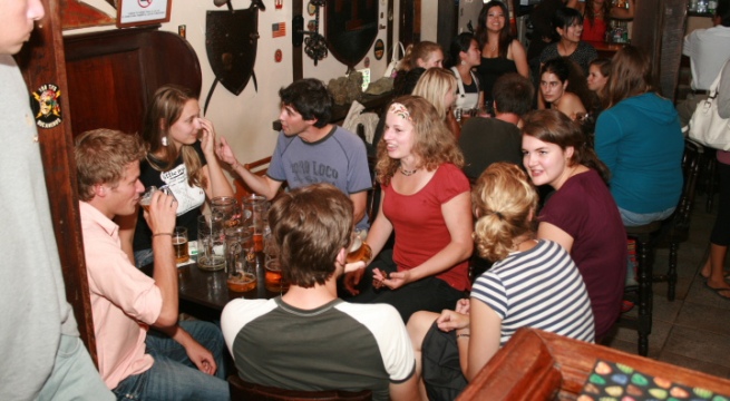 Practicar idiomas en grupos de conversación