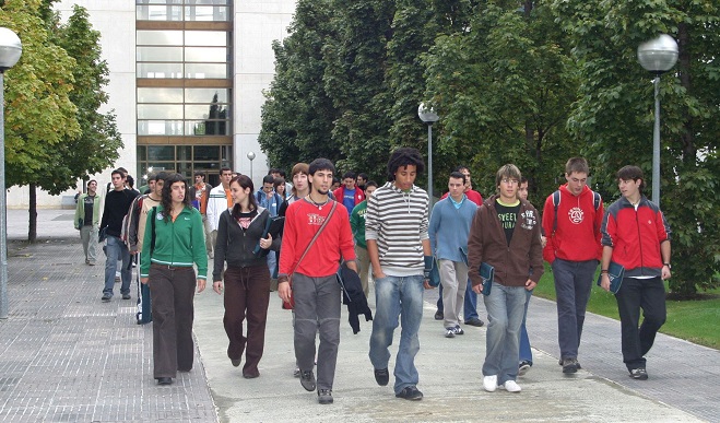 Becas Alumni para estudiantes sin recursos