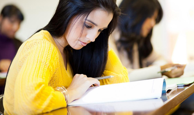 Becas para estudiar un Máster de economía y finanzas 2014