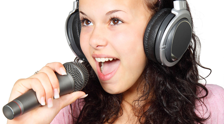 Cantar ayuda a aprender un idioma